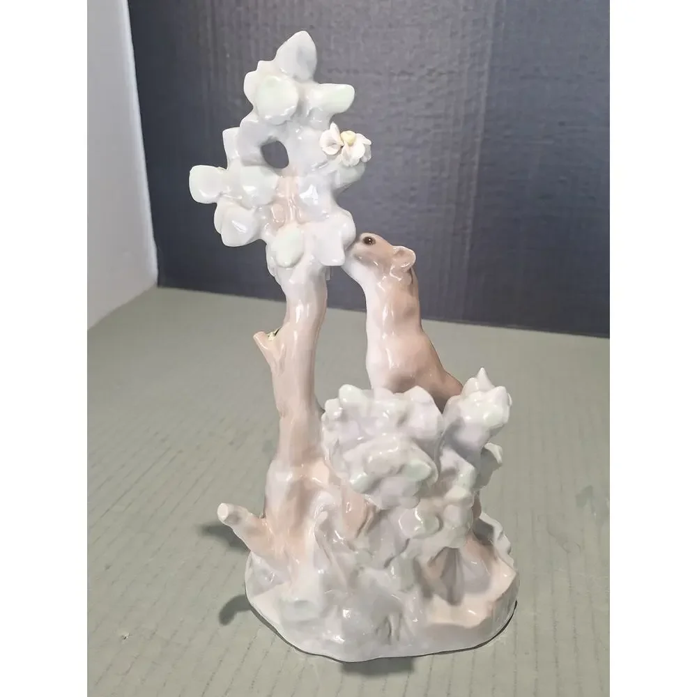 Lladro 4769 Ermine Porcelain Figurine Early Pre-DAISA 1971 Retired 1975 Spain